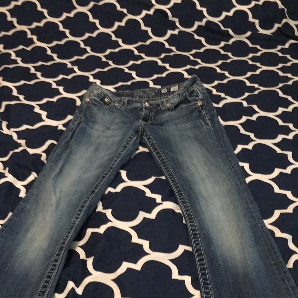 Super adorable boot cut miss me jeans!